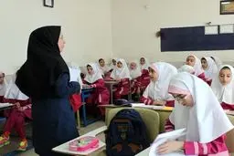 کاهش ساعات تدریس معلمان مدارس غیردولتی به ۳۰ ساعت | ارتقای کیفیت آموزش با دوره‌های توانمندسازی