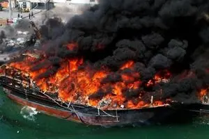 آتش‌سوزی ۱۰ فروند شناور در اسکله جوادالائمه شهرستان پارسیان