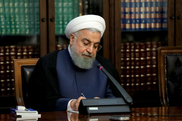 روحانی «قانون ارتقای سلامت اداری و مقابله با فساد» را ابلاغ کرد