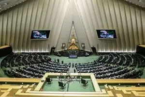 تذکر درخصوص درب‌های بسته‌ی اتاق سرپرست وزارت کار