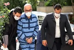 اکبر طبری به اوین بازگشت