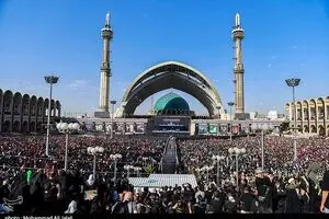 حضور میلیونی مردم در مراسم وداع با رهبر شهید انقلاب در مصلای تهران