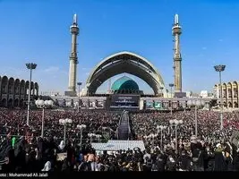 حضور میلیونی مردم در مراسم وداع با رهبر شهید انقلاب در مصلای تهران