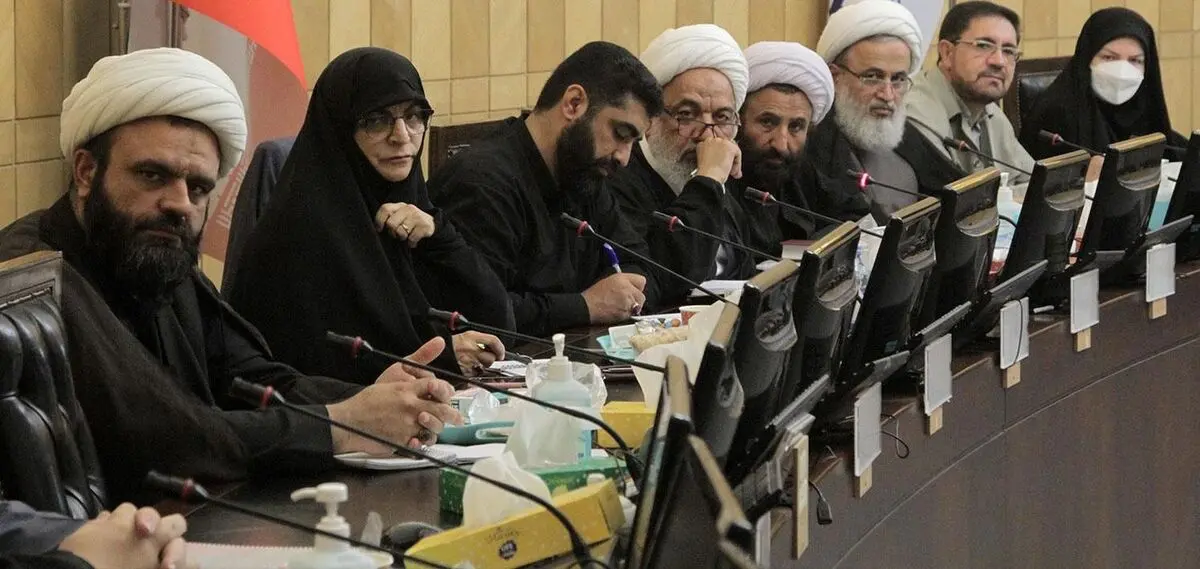 کمیسیون فرهنگی در انزوا