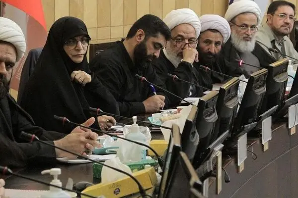 کمیسیون فرهنگی در انزوا