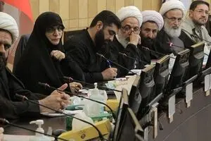 کمیسیون فرهنگی در انزوا