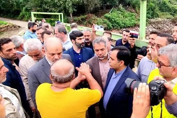 سفر وزیر کشور به مناطق سیل‌زده آستارا