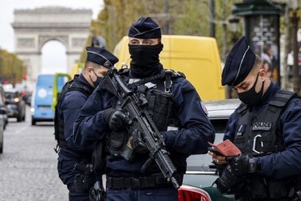 
پلیس فرانسه یک مظنون را به ضرب گلوله کشت
