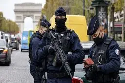 
پلیس فرانسه یک مظنون را به ضرب گلوله کشت
