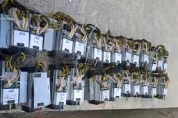 کشف 25 دستگاه استخراج غیر مجاز رمز ارز در تونل زیر زمینی