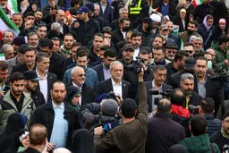 حضور پزشکیان در راهپیمایی باشکوه 22 بهمن 1404