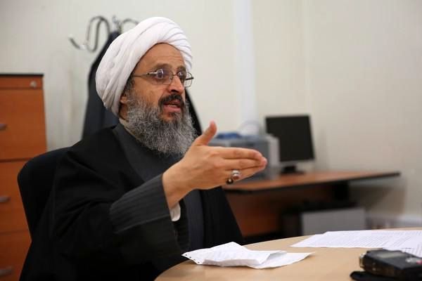 ماجرای شعرخوانی و تبریک روز معلم در جلسه درس خارج فقه رهبر معظم انقلاب+متن شعر