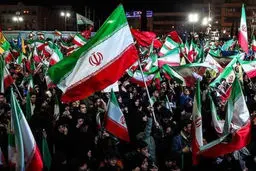 مداحی حماسی محمود کریمی در میدان انقلاب