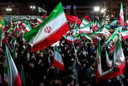 مداحی حماسی محمود کریمی در میدان انقلاب