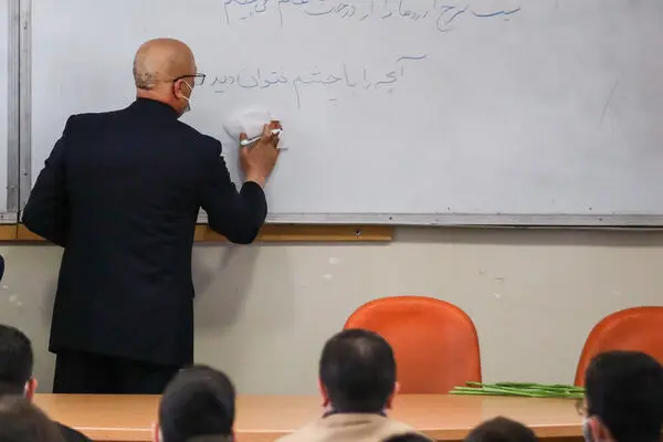 دانشگاه در منگنه‌ی افراط‌گرایی و ویرانی‌طلبی