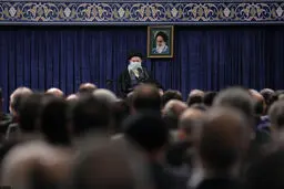 رفع مشکل معیشت مردمی بدون رشد اقتصادی علاج پذیر نیست