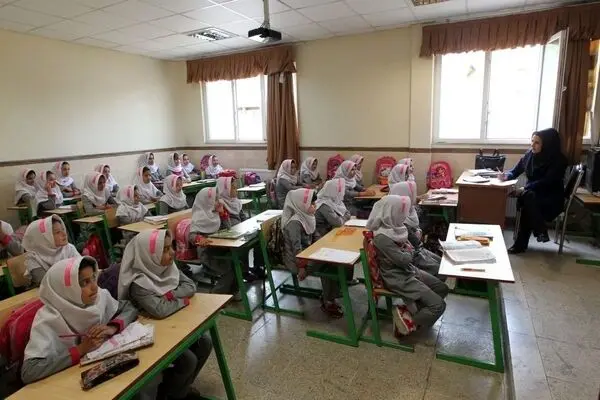 حاجی‌دلیگانی: مشکل کمبود معلم حل نشده است