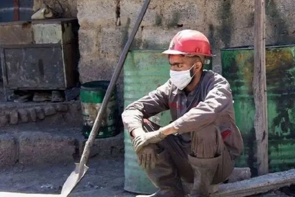 بازنگری دستمزد کارگران منوط به افزایش حقوق کارمندان