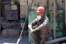 بازنگری دستمزد کارگران منوط به افزایش حقوق کارمندان