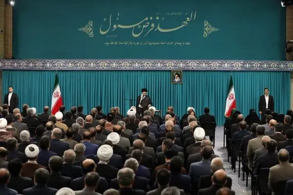 رهبر انقلاب: انقلابی‌گری فقط سروصدا کردن نیست