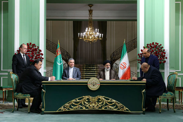 ایران و ترکمنستان ۵ سند همکاری امضا کردند