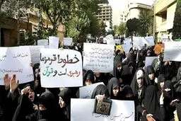 تجمع مقابل سفارت سوئد به تحصن تبدیل شد