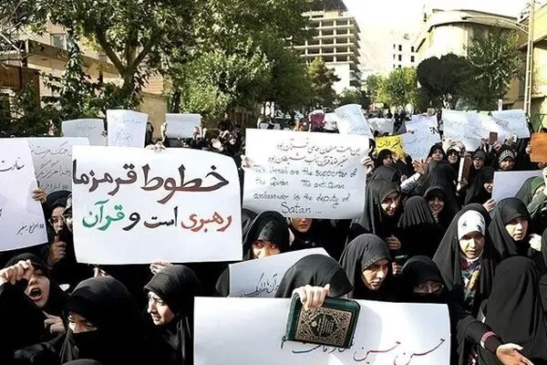 تجمع مقابل سفارت سوئد به تحصن تبدیل شد