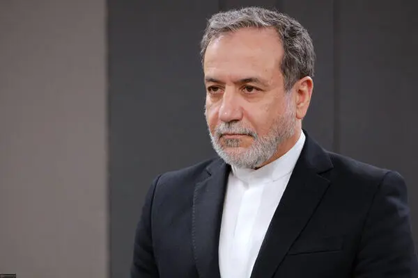 عراقچی: موشک‌های بالستیک، قابل مذاکره نیستند