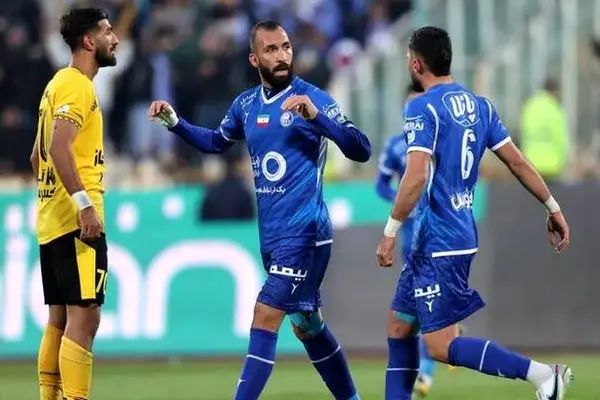نیمنگاه هواداران پرسپولیس به موفقیت استقلال در اصفهان