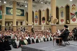 دیدار پیشکسوتان و فعالان دفاع مقدس و مقاومت با رهبر انقلاب