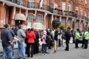 از خارج‌نشین‌ها مالیات بگیرید