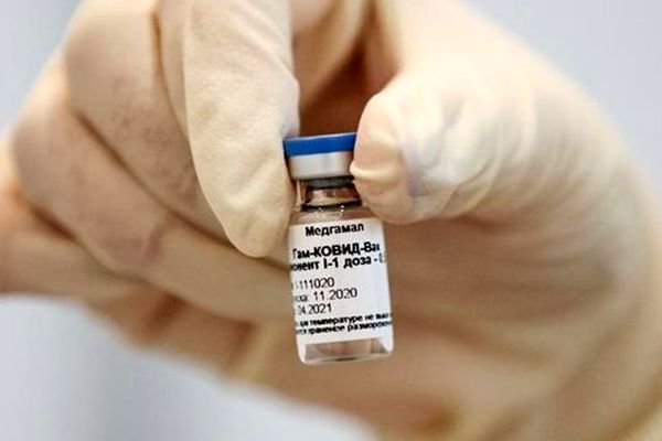 فیلم: اولین محموله واکسن کرونای روسیه به ایران بارگیری شد
