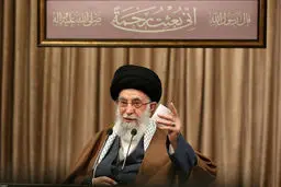 رهبر انقلاب: جوانان در فضای مجازی امیدآفرینی کنند