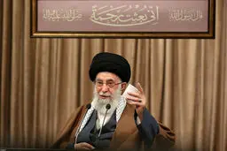 رهبر انقلاب: جوانان در فضای مجازی امیدآفرینی کنند