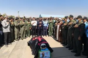 پیکر شهید خلبان مجید کاظمی به شیراز منتقل شد؛ اعلام برنامه‌های تشییع