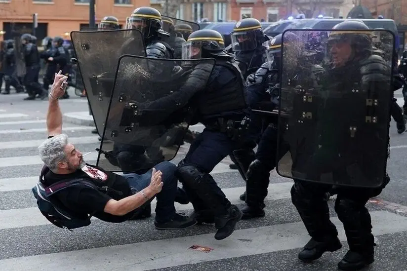 خشونت پلیس فرانسه علیه دانش‌آموزان؛ ۴ هزار بازداشتی زیر ۱۸ سال