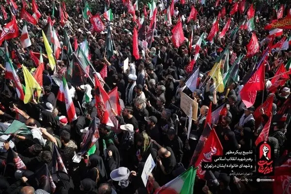 تصاویر هوایی از حضور بی‌نظیر مردم در تشییع پیکر امام شهید