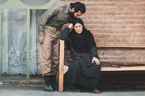 بغض خانواده شهید هاشمی پس از تماشای فیلم «اشک هور»