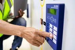 افزایش بهره وری با نرم افزار حضور و غیاب و گیت کنترل تردد