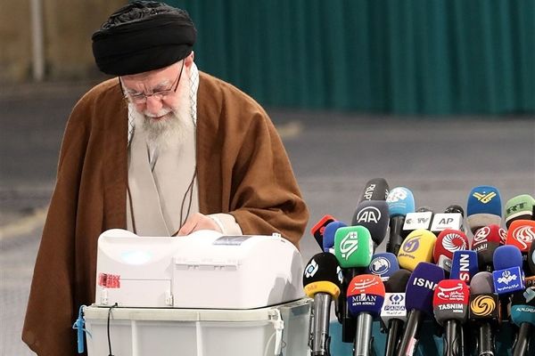رهبر معظم انقلاب اسلامی در مرحله‌ی دوم انتخابات مجلس شورای اسلامی شرکت کردند.