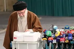 رهبر معظم انقلاب اسلامی در مرحله‌ی دوم انتخابات مجلس شورای اسلامی شرکت کردند.