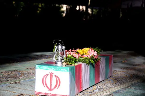  وداع خانواده‌های شهدای حملات صهیونیستی در معراج شهدا 