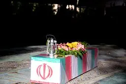  وداع خانواده‌های شهدای حملات صهیونیستی در معراج شهدا 
