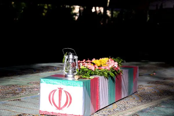  وداع خانواده‌های شهدای حملات صهیونیستی در معراج شهدا 
