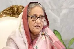 نخست وزیر بنگلادش فرار کرد