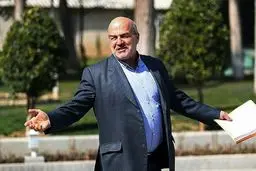 کلانتری: باید دست کسی مثل روحانی را بوسید
