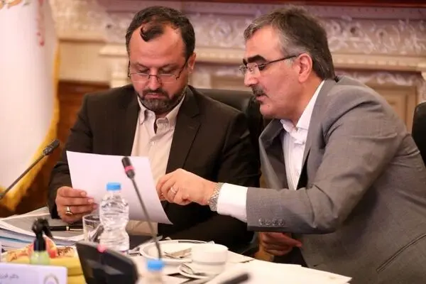 دعوا بر سرِ حق رأیِ به درد نخور