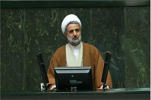 روحانی فلسفه وجودی مجلس را زیر پا می‌گذارد