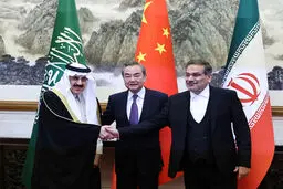 مسائل پیچیده‌ی بین الملل خرج مسائل زودگذر جناحی می شود