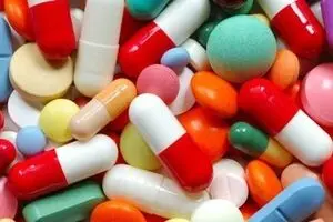 پنج آنتی‌بیوتیک پرفروش ایران در سال ۱۴۰۳ | آموکسی‌سیلین صدرنشین